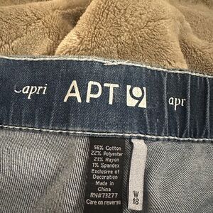Apt. 9 Blue Denim Capri with stretchy Waistband
